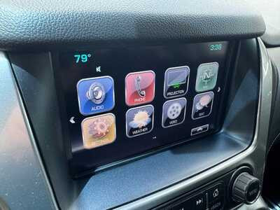 2018 Chevrolet Suburban, $24999. Photo 2
