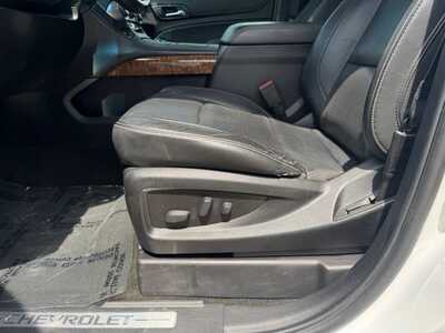 2018 Chevrolet Suburban, $24999. Photo 5