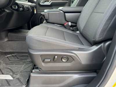 2026 Chevrolet 1500 Crew Cab, $48905.0. Photo 5