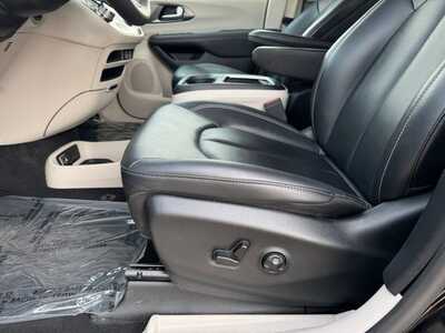 2024 Chrysler Pacifica, $27498. Photo 5