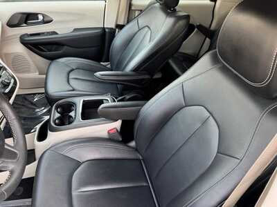 2024 Chrysler Pacifica, $27498. Photo 6