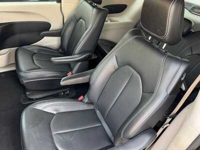 2024 Chrysler Pacifica, $27498. Photo 8