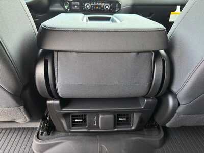 2026 Chevrolet 1500 Crew Cab, $52170.0. Photo 9