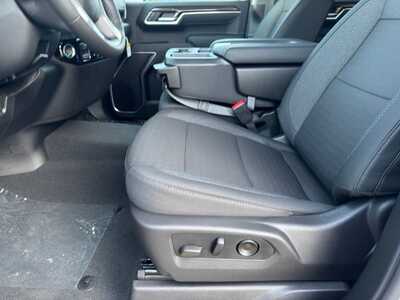 2026 Chevrolet 1500 Crew Cab, $50095.0. Photo 5