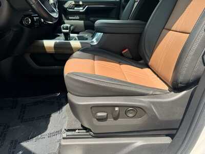 2023 Chevrolet 1500 Crew Cab, $50898. Photo 5