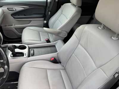 2019 Honda Pilot, $24295. Photo 6