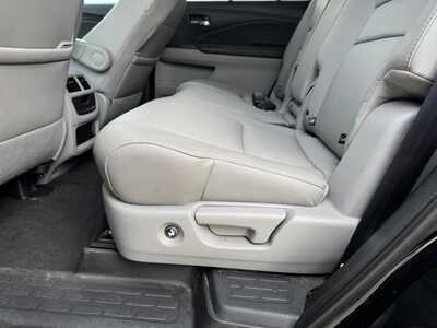 2019 Honda Pilot, $24295. Photo 8