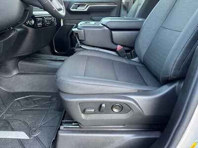 2026 Chevrolet 1500 Crew Cab, $48905.0. Photo 5
