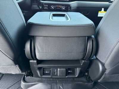 2026 Chevrolet 1500 Crew Cab, $48905.0. Photo 9