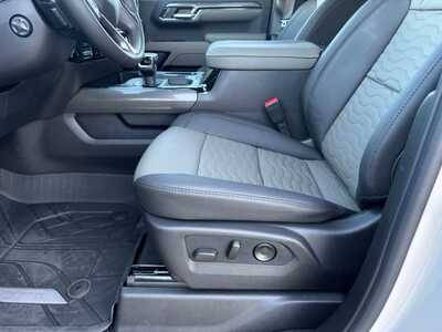 2026 Chevrolet 1500 Crew Cab, $71270.0. Photo 5