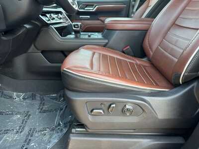 2024 GMC 1500 Crew Cab, $57399. Photo 5