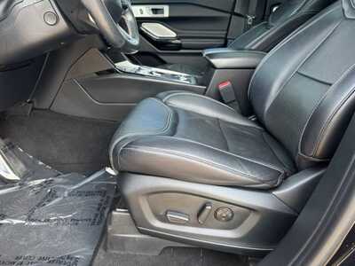 2021 Ford Explorer, $27199. Photo 5