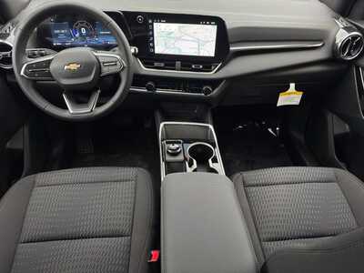 2027 Chevrolet Equinox, $31345.0. Photo 11