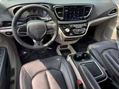 2024 Chrysler Pacifica, $24999. Photo 11