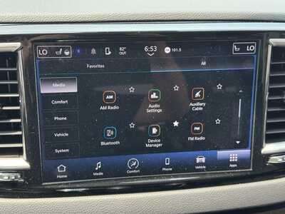 2024 Chrysler Pacifica, $24999. Photo 3