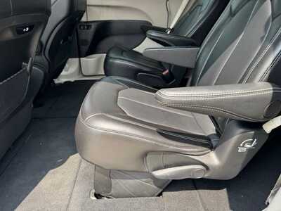 2024 Chrysler Pacifica, $24999. Photo 7