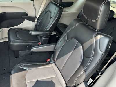2024 Chrysler Pacifica, $24999. Photo 8