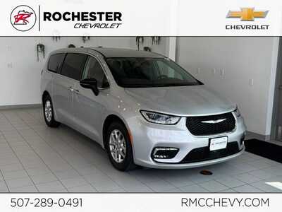 2024 Chrysler Pacifica, $24999. Photo 1