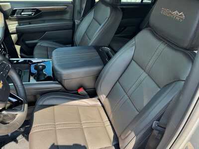 2025 Chevrolet Suburban, $79699. Photo 6