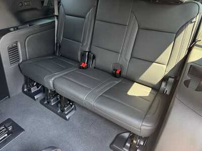 2025 Chevrolet Suburban, $79699. Photo 9