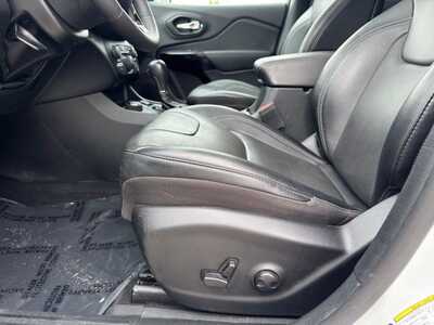 2023 Jeep Cherokee, $25749. Photo 5