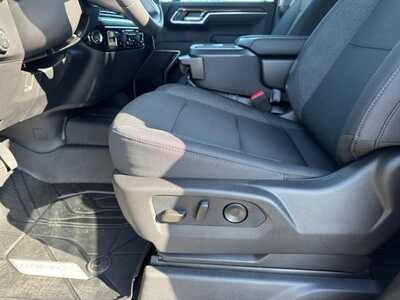 2026 Chevrolet 1500 Crew Cab, $48905.0. Photo 5