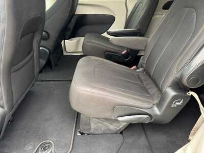 2017 Chrysler Pacifica, $13849. Photo 7