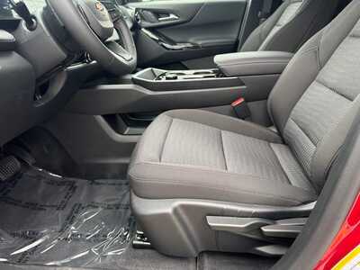 2027 Chevrolet Equinox, $31840.0. Photo 5
