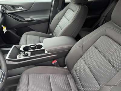 2027 Chevrolet Equinox, $31840.0. Photo 6