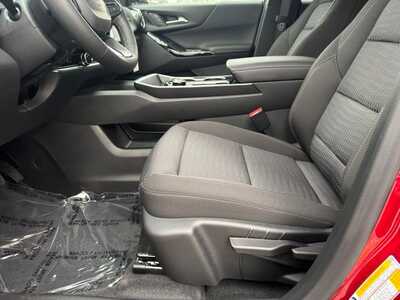 2027 Chevrolet Equinox, $31840.0. Photo 5