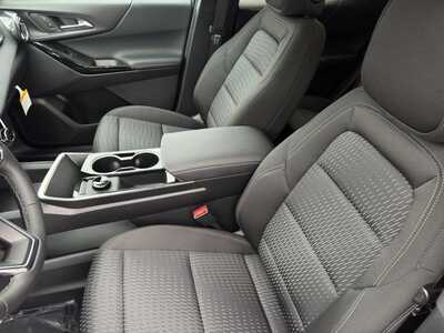 2027 Chevrolet Equinox, $31840.0. Photo 6