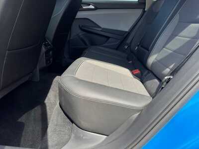 2023 Volkswagen Taos, $22249. Photo 7