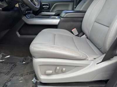 2017 Chevrolet 2500 Crew Cab, $45999. Photo 5