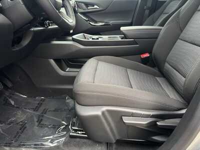 2027 Chevrolet Equinox, $31345.0. Photo 5