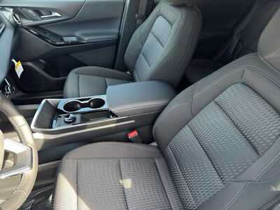 2027 Chevrolet Equinox, $31345.0. Photo 6