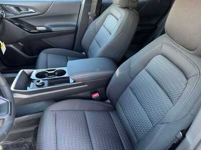 2027 Chevrolet Equinox, $31345.0. Photo 6