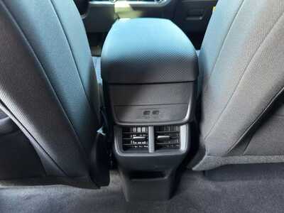 2027 Chevrolet Equinox, $31345.0. Photo 9