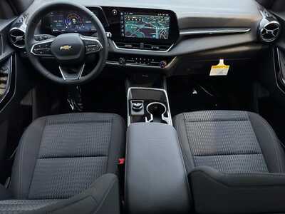 2027 Chevrolet Equinox, $31345.0. Photo 11