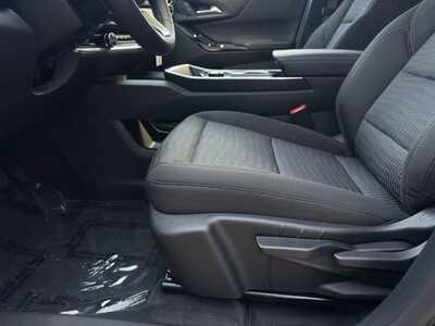 2027 Chevrolet Equinox, $31345.0. Photo 5