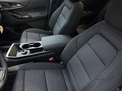 2027 Chevrolet Equinox, $31345.0. Photo 6