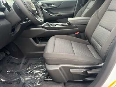 2027 Chevrolet Equinox, $31345.0. Photo 5