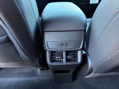 2027 Chevrolet Equinox, $31345.0. Photo 9