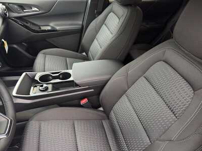 2027 Chevrolet Equinox, $31345.0. Photo 6