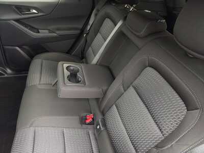 2027 Chevrolet Equinox, $31345.0. Photo 8