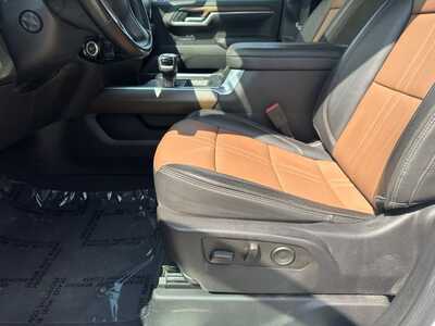 2023 Chevrolet 1500 Crew Cab, $44449. Photo 5