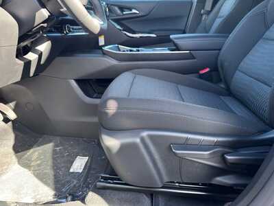 2027 Chevrolet Equinox, $31345.0. Photo 5