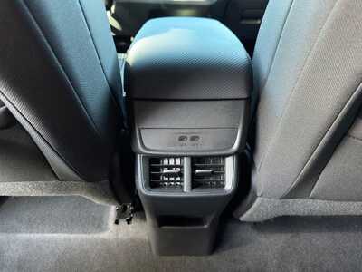 2027 Chevrolet Equinox, $31345.0. Photo 9