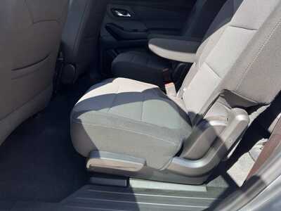 2023 Chevrolet Traverse, $27049. Photo 7