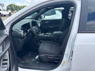 2027 Chevrolet Equinox, $32995. Photo 3