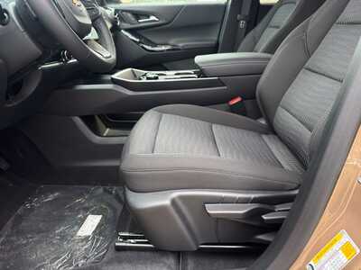 2027 Chevrolet Equinox, $30349.0. Photo 5